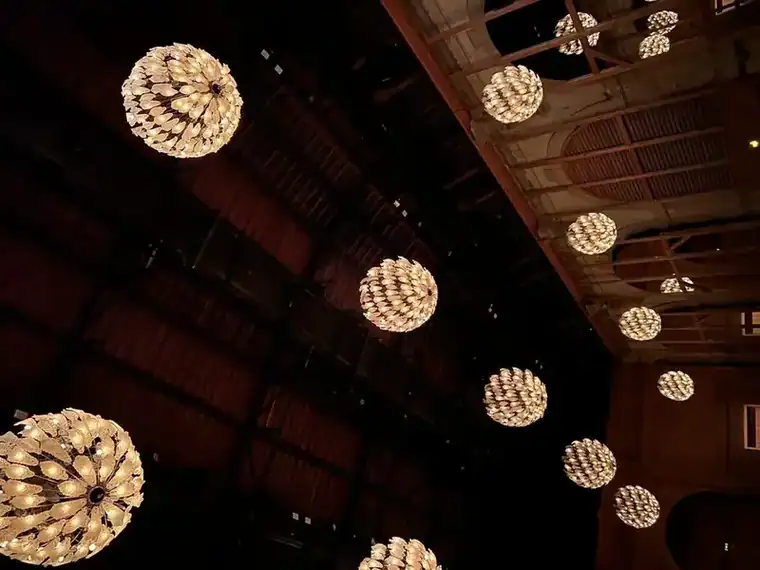 Magicien en Vendée réalisant un tour de magie lors d’un spectacle événementiel 3