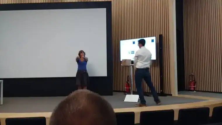 Animation de séminaire d'entreprise avec activité team building en équipe 3