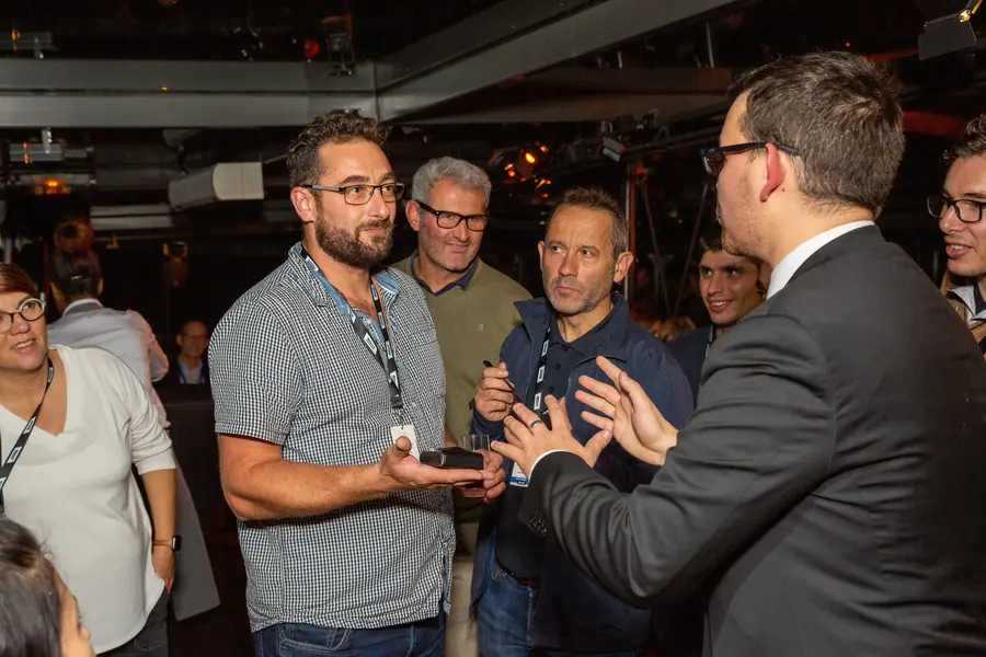 Alexis De La Fuente en prestation, photo de l’article « Gestion des Informations Personnelles en Magie »