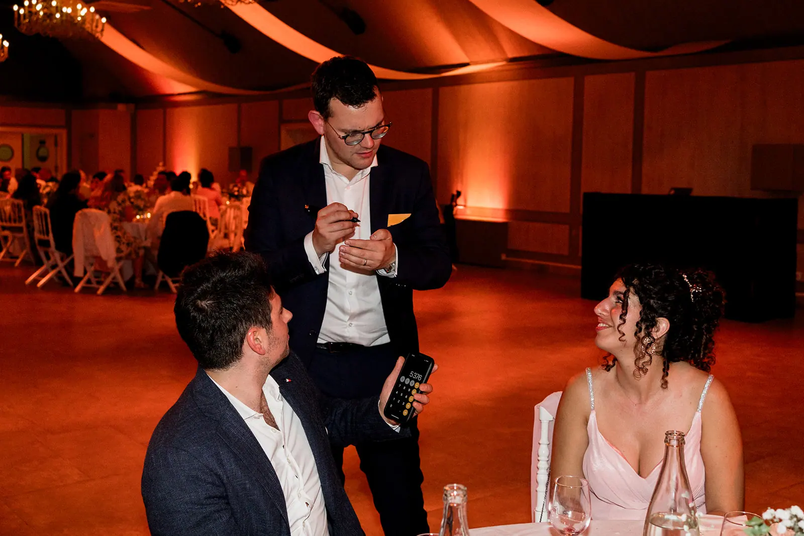 Influence choix animation ambiance mariage - Mes Astuces : Alexis De La Fuente, magicien, en prestation