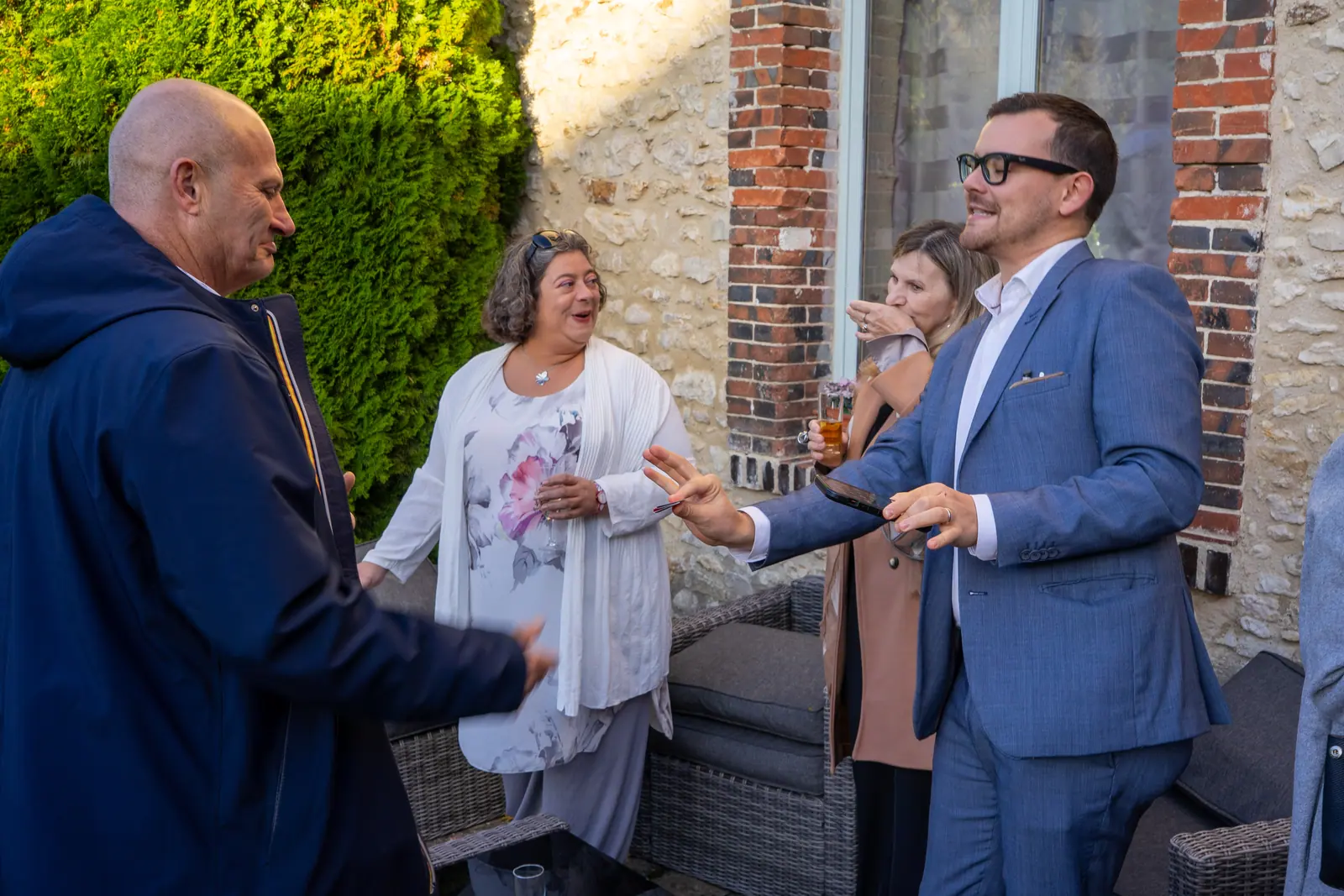 Narration Tours Magie Mariage: Émerveiller vos convives : Alexis De La Fuente, magicien, en prestation