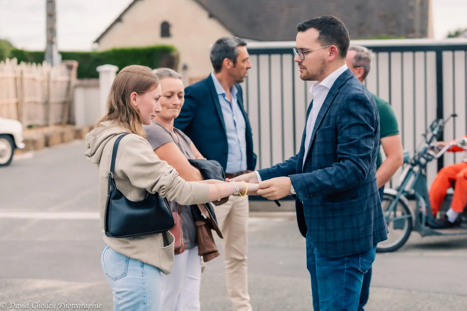 Cours Spécialisés en Mentalisme pour Experts en France : Alexis De La Fuente, magicien, en prestation