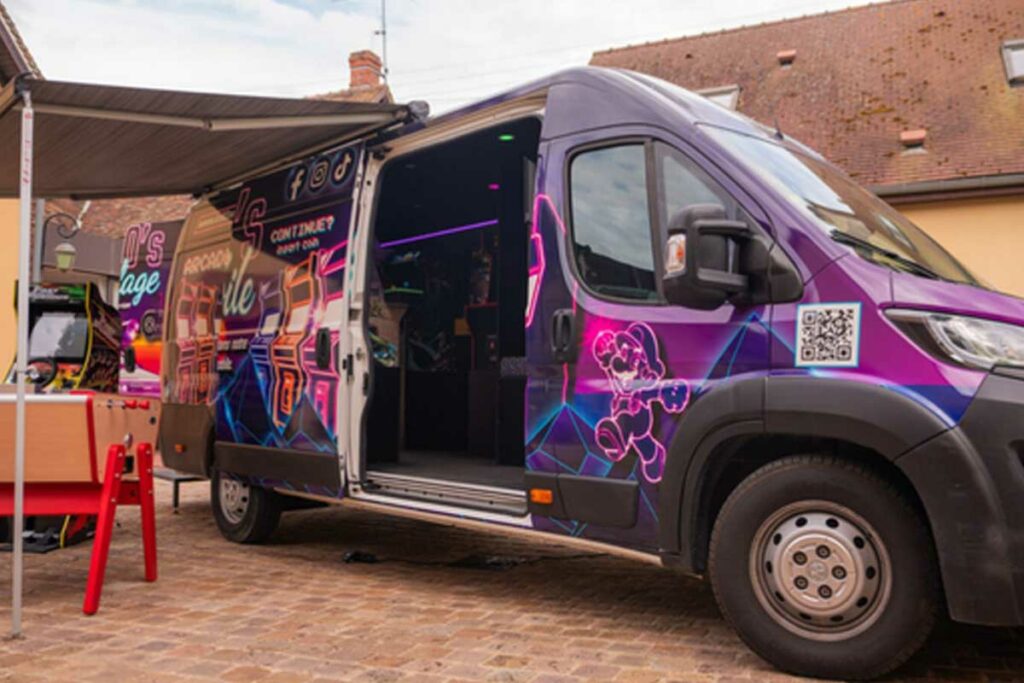 90s-mobile-truck-arcade