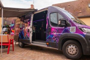 90s-mobile-truck-arcade