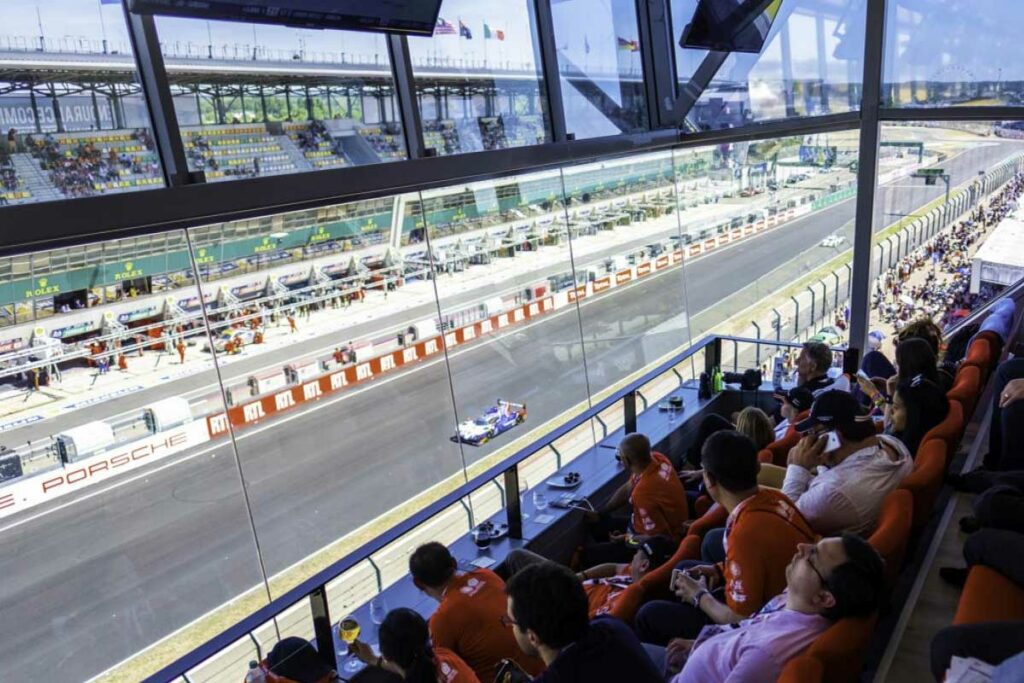 experience-unique-loges-24h-du-mans-animation