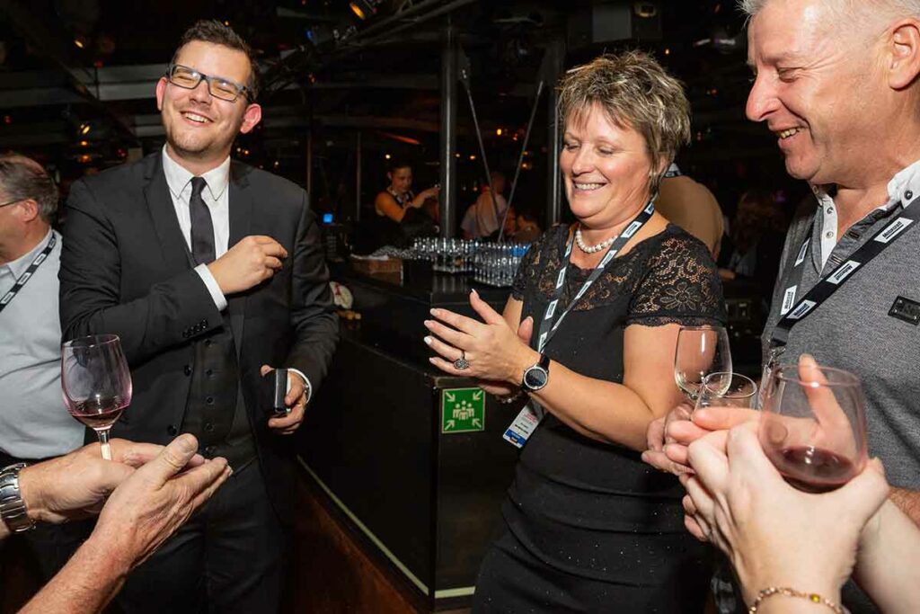 magicien-soiree-entreprise-le-mans-animation-evenementielle-corporate-sarthe