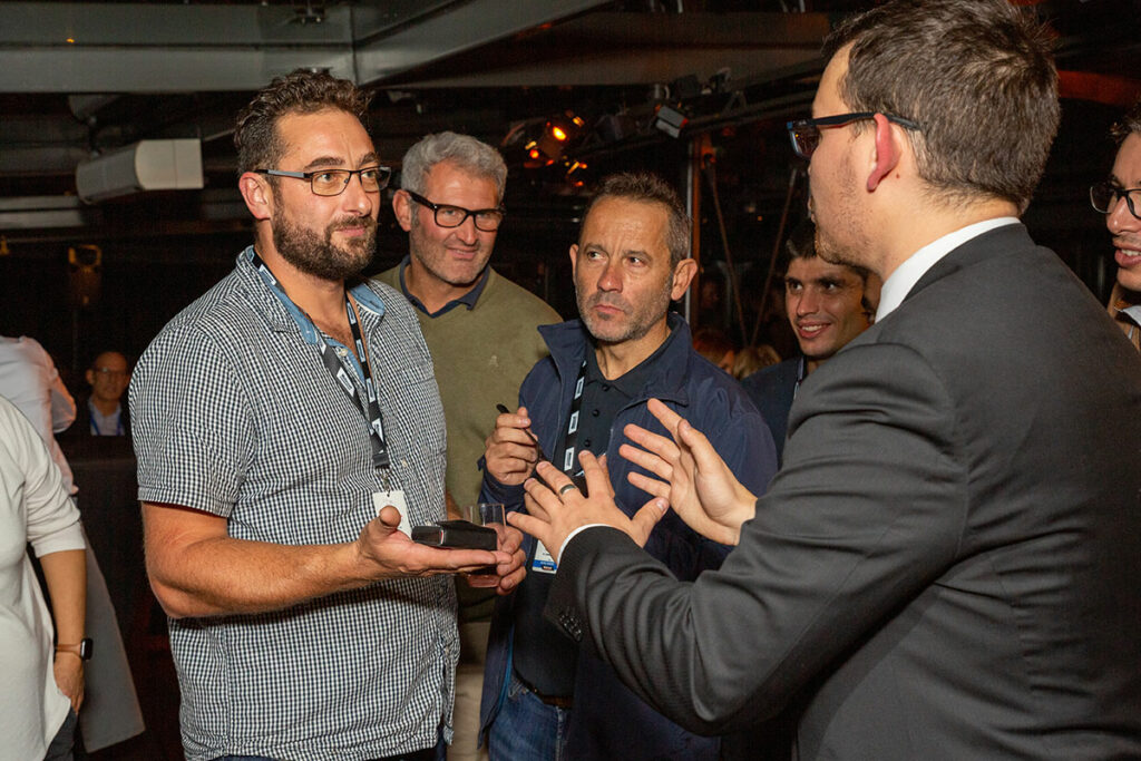 team-building-magicien-mentaliste-paris-cohesion-equipe-corporate