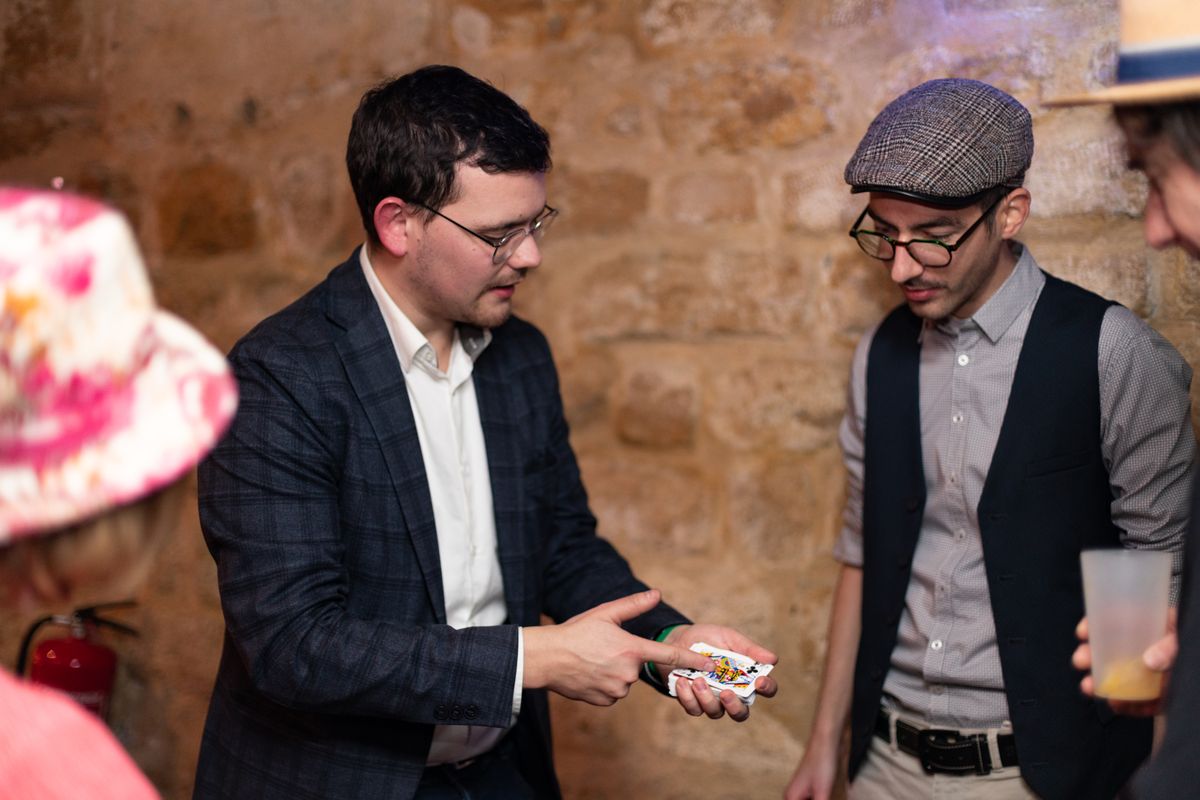 Idées d’animation pour mariage original avec invités en fête 2