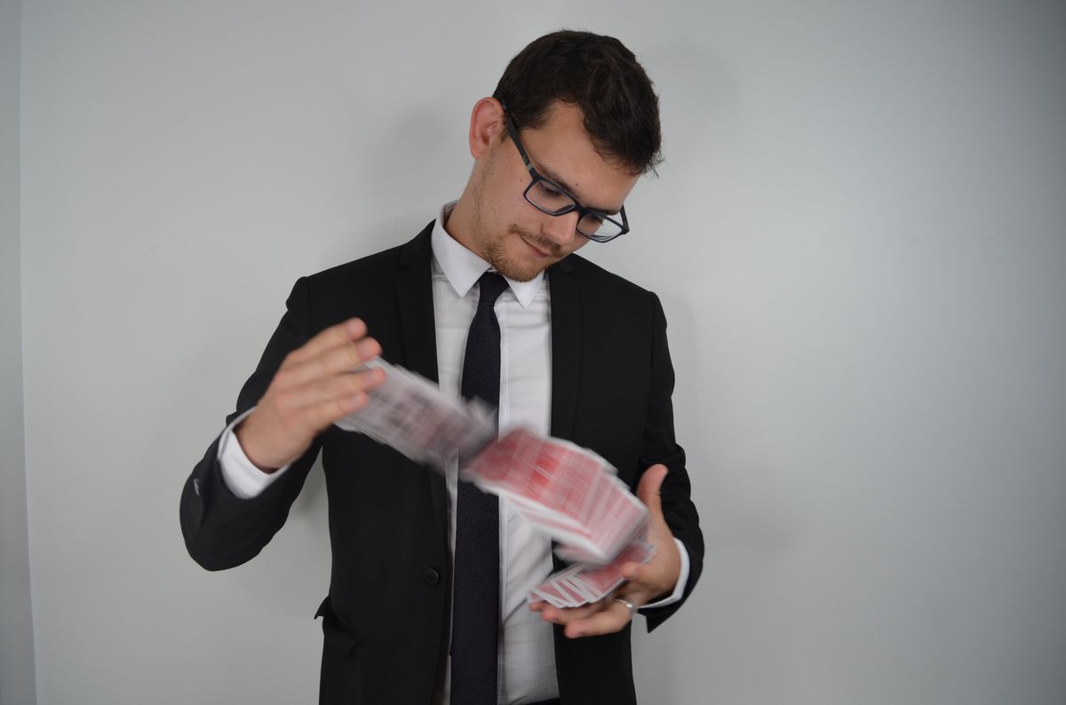 Magicien en Eure-et-Loir réalisant un spectacle de magie pour événement privé ou professionnel 3