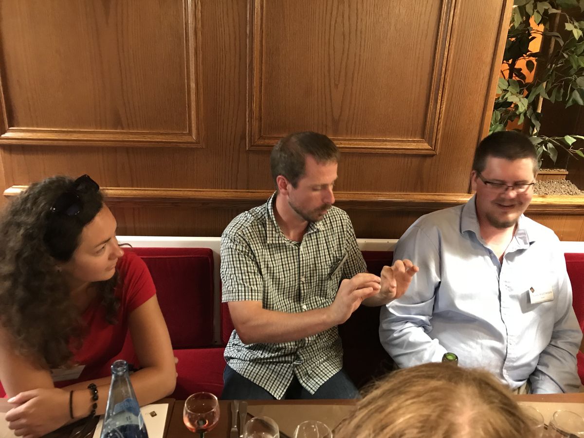 Magicien à Nantes expliquant l’âge idéal pour apprendre la magie 2