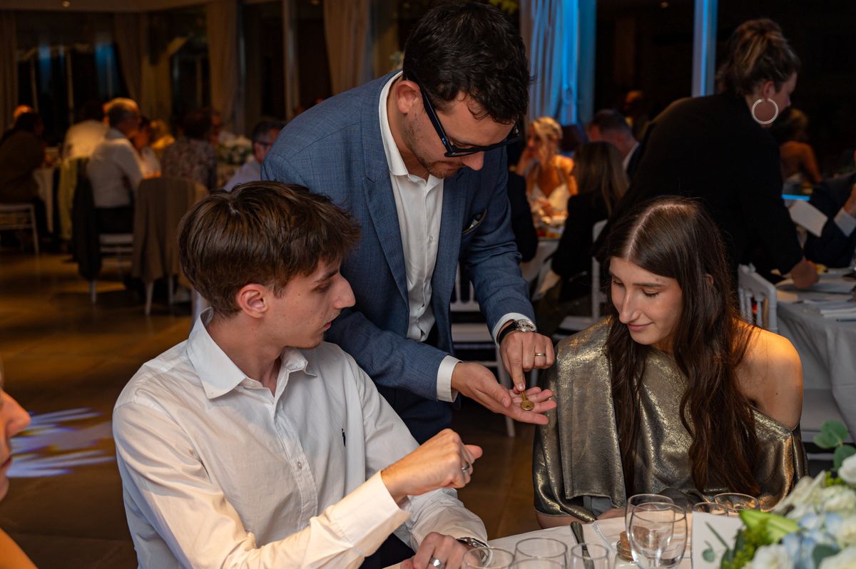 Magicien à Paris animant un escape game interactif et immersif 2