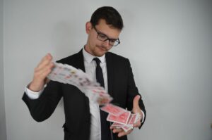 Spectacle de magie en Marne pour événement, scène et illusionniste en action