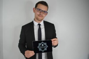Magicien à domicile pour anniversaire lors d’une animation festive en famille